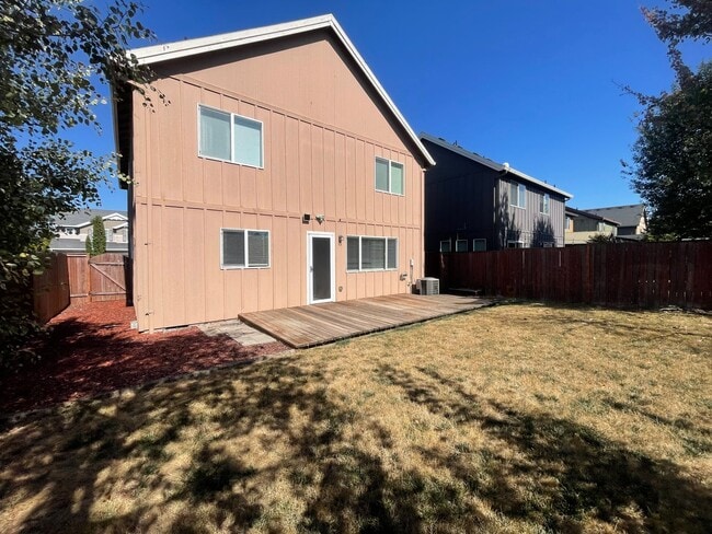 Building Photo - **MOVE IN SPECIAL?** Gorgeous Pet Friendly...