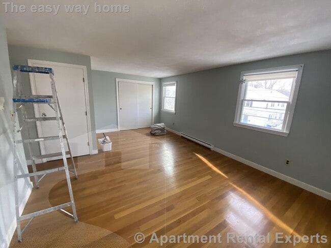 Building Photo - 92 Sylvia St