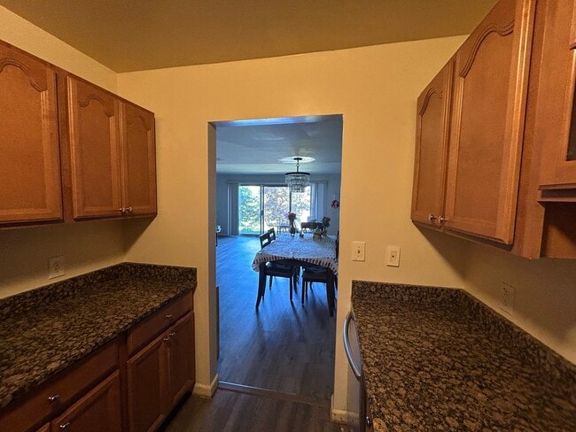 Building Photo - 779 Watersedge Dr