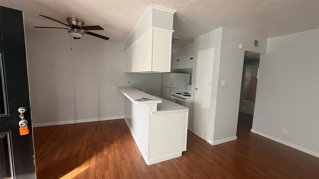 Building Photo - 519 Branard St