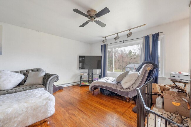 Building Photo - 10 Hanover Dr