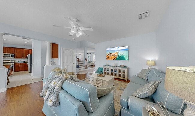 Building Photo - 5-bedroom, 3-bathroom rental home located in the Fox Wood community in Florida