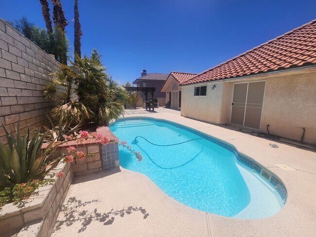Building Photo - Laughlin Estates Custom Built Pool Home