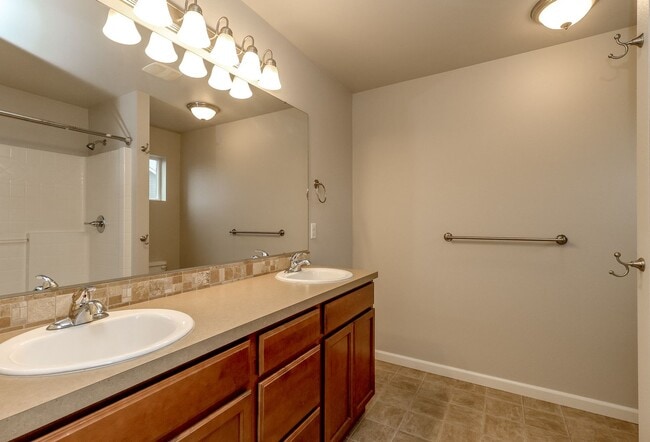 Building Photo - Beautiful Lacey Home with new paint and carpet in Popular Edgewater Community