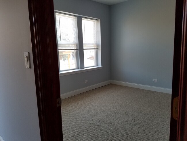 Building Photo - 5741 N Kimball Ave