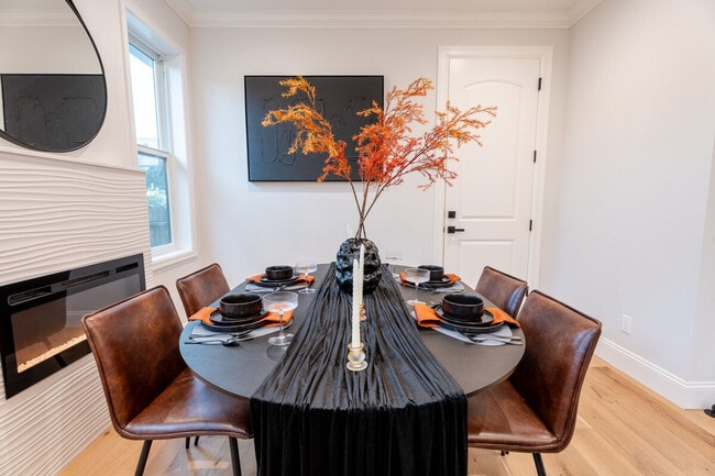 Building Photo - 2732 Fair Oaks Ave