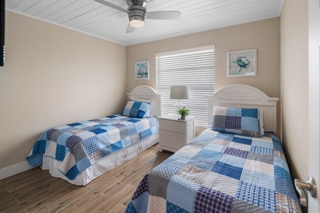 Building Photo - Beautiful 2 Bedroom with a Bay View-Anglers Cove-AVAILABLE FOR ANNUAL TENANT- May 1-2026