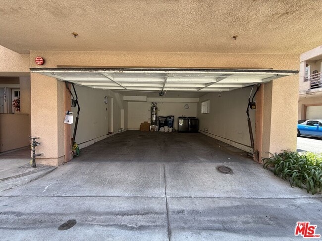 Building Photo - 13975 Lemoli Ave
