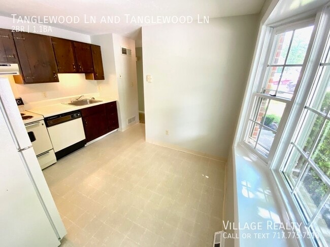Building Photo - 442 Tanglewood Ln
