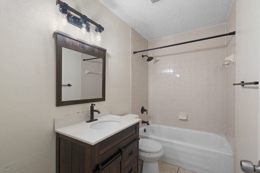 Building Photo - 15718 Morgan St