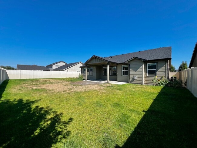 Building Photo - Non-Refundable & Security Deposit Total: $2800.00