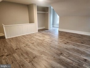 Building Photo - 801 Queen St