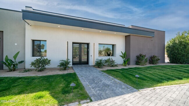 Building Photo - 7417 E Paradise Dr