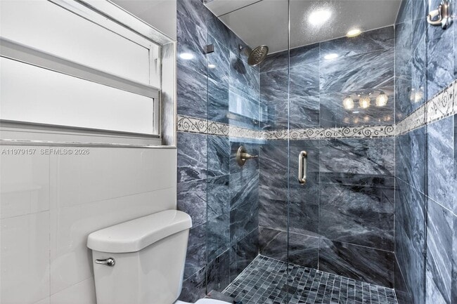 Building Photo - 268 SE 8th Ave