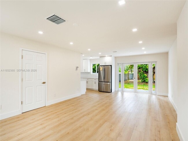 Building Photo - 254 SW 4th St