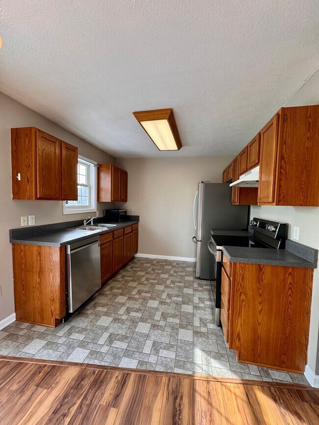 Building Photo - House for Rent in Broadway