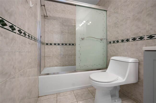 Building Photo - 400 Kings Point Dr