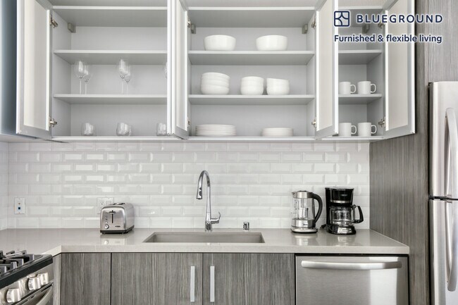 Building Photo - 5100 Wilshire Blvd