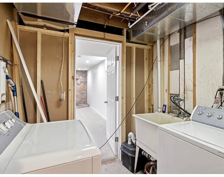 Building Photo - 15524 Larch St NW