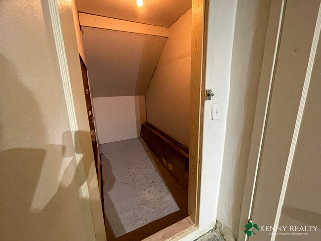 Building Photo - 1325 5th Ave