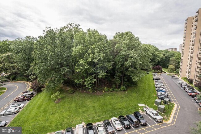 Building Photo - 203 Yoakum Pkwy