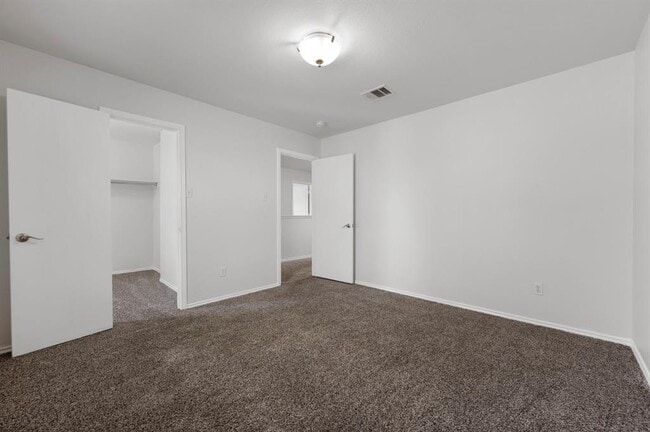 Building Photo - 1635 Bayland St
