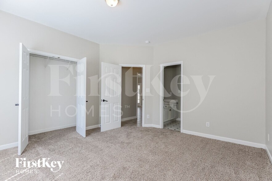 Building Photo - 1001 Josey Ln