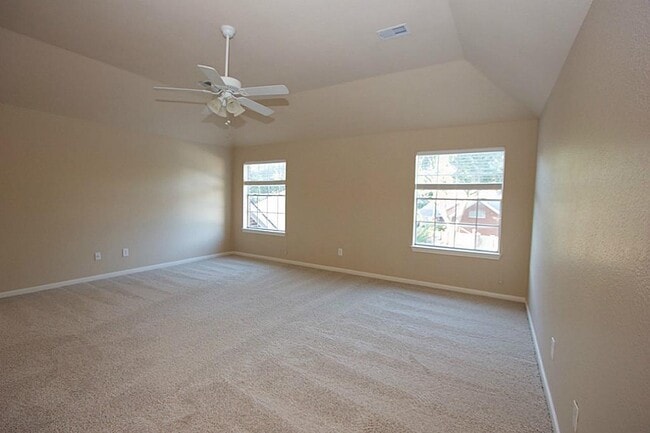 Building Photo - 1615 Greenleaf Oaks Dr