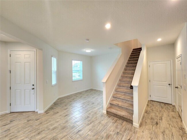 Building Photo - 5543 Pleasantview Ct