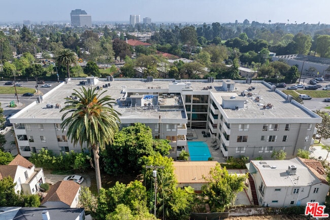 Building Photo - 12115 San Vicente Blvd