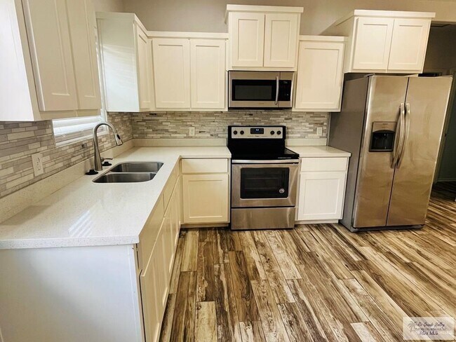 Building Photo - 16 Carlisle Ave