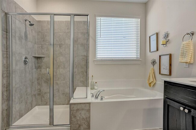 Building Photo - 3 Bed rooms and 2 baths, large master closet. Vinyl garage floor coating is just one of the many ...
