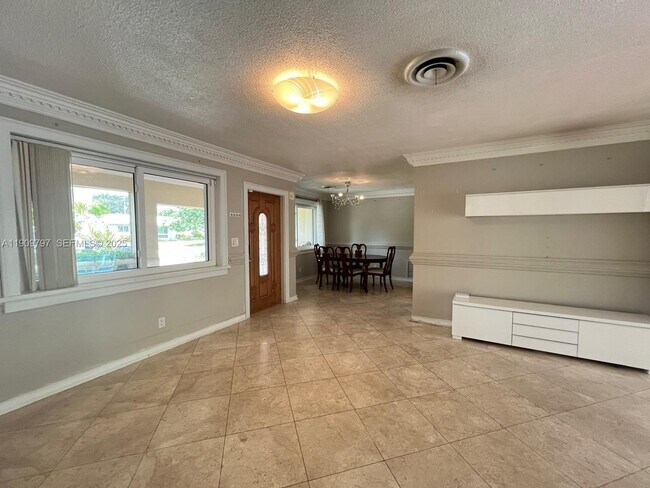 Building Photo - 2001 N 41st Ave