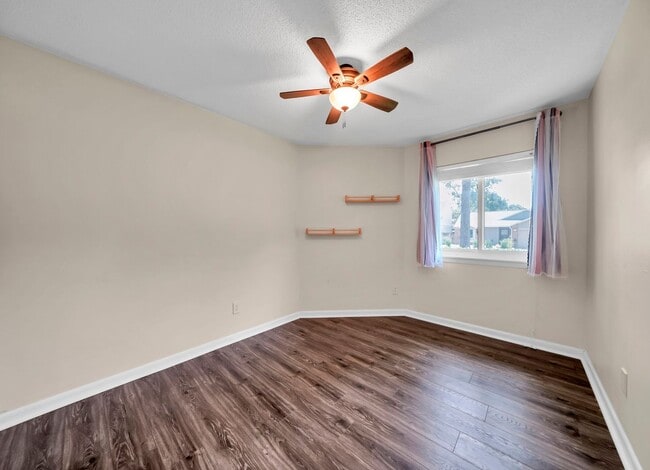 Building Photo - Home in Cedar Ridge
