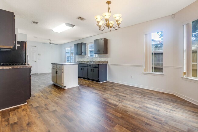 Building Photo - 873 Brande Ct