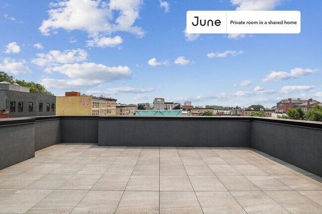 Building Photo - Private bedroom in 5 bed/3 bath Home