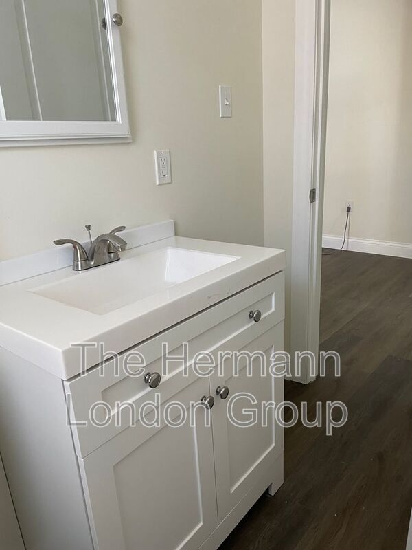 Building Photo - 4544 Flad Ave