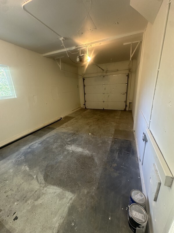 Building Photo - 2704 E Crk Rd