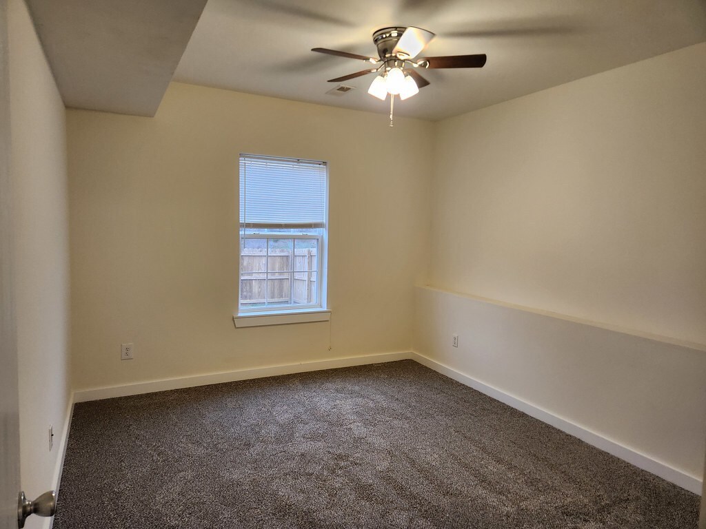 Building Photo - 1006 N 24th St