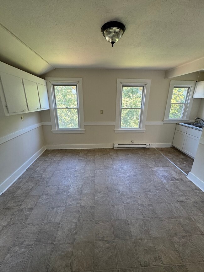 Building Photo - 57 Rhodes St