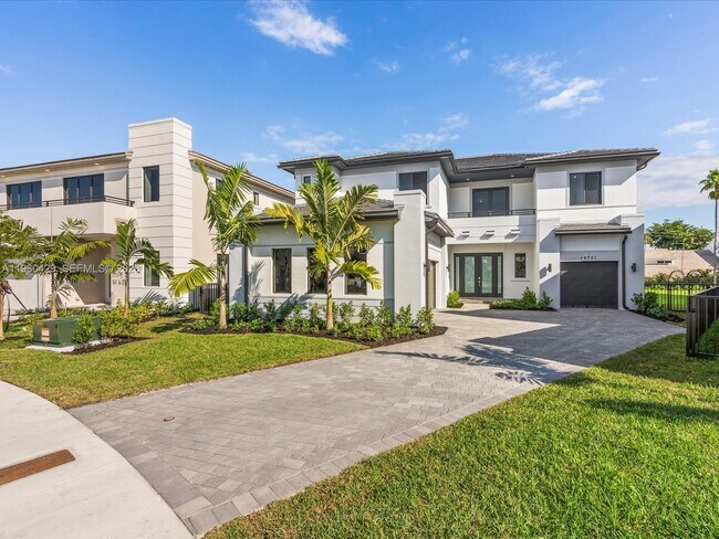 Building Photo - 19701 NE 16th Pl