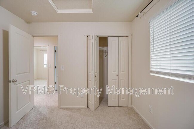 Building Photo - 11705 NE 131st Pl