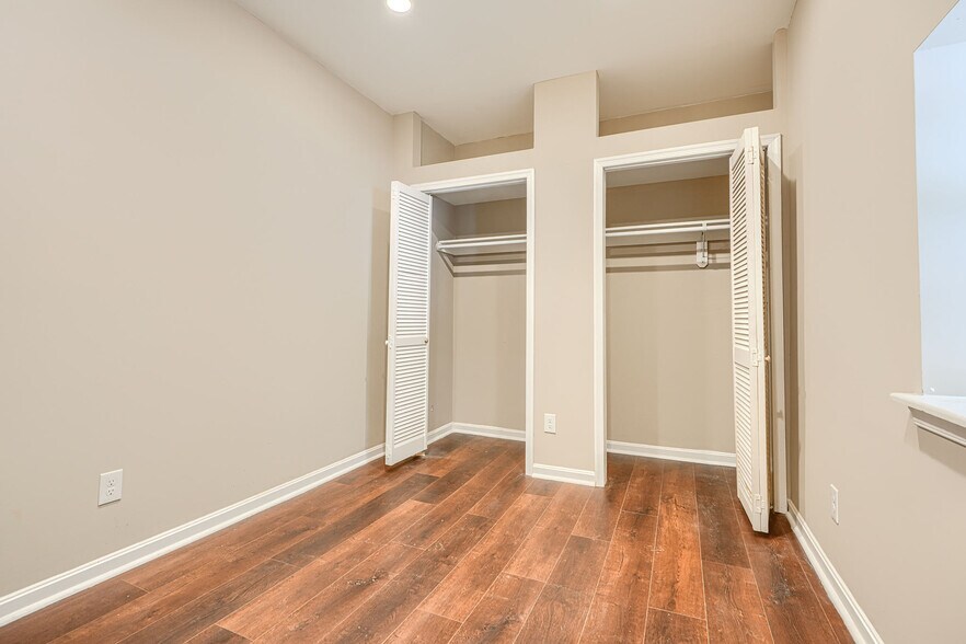 Building Photo - 446 N Linwood Ave