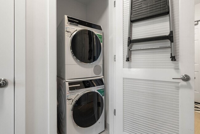 Building Photo - 45 W 3rd St