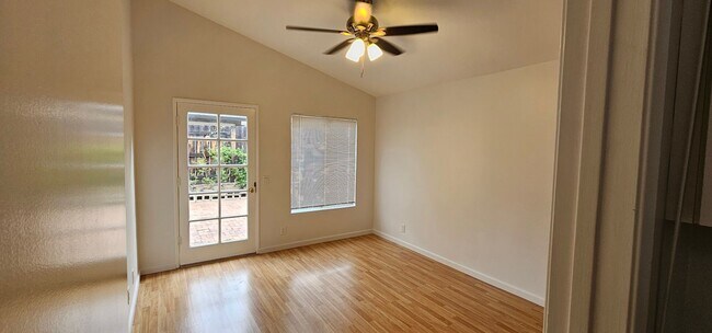 Building Photo - 3bed/2bth Single Level