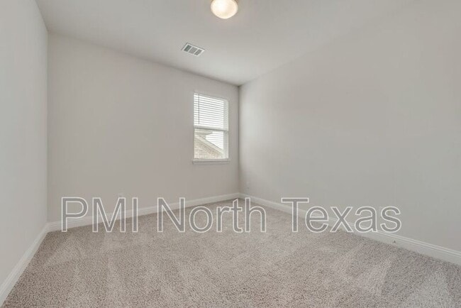 Building Photo - 3014 Isla Ter