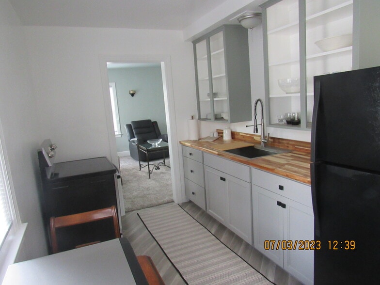 Building Photo - 3722 Oakland Dr