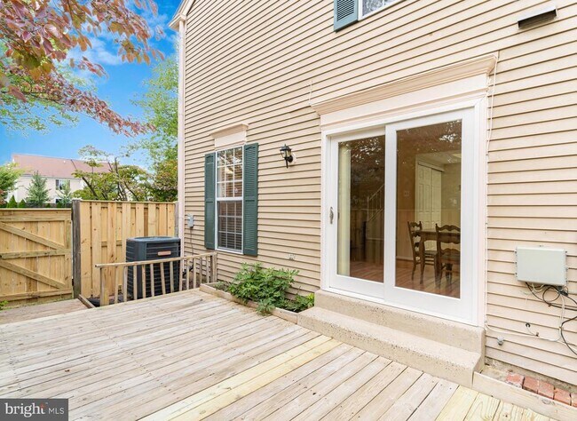 Building Photo - 7 Valleyfield Ct