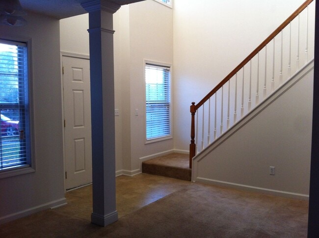 Building Photo - Lovely, Upscale Home! All Electric, Garage, Fenced Backyard; $1,900/Mo with 2 Yr Lease!