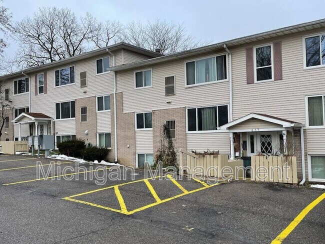 Building Photo - 865 E Summit St